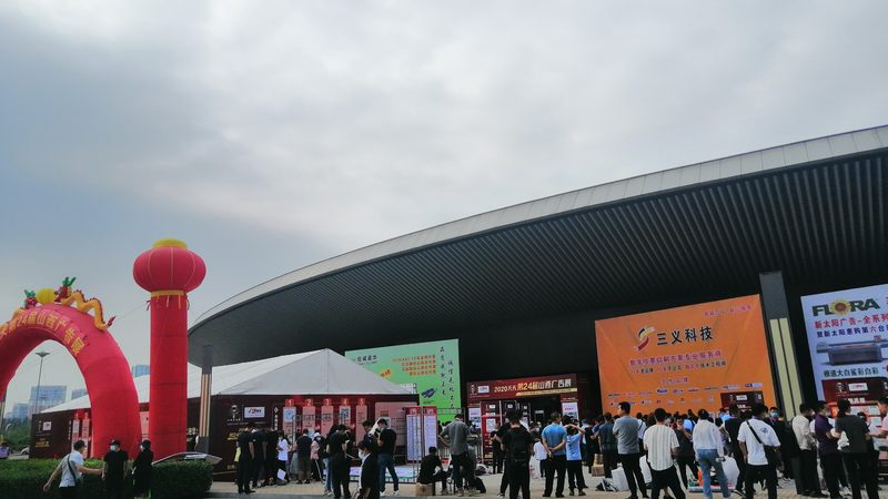 开业活动策划报价中，舞台搭建是否包含在内？**